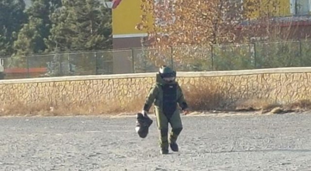 Cezaevi önünde şüpheli paket alarmı Cezaevi önünde şüpheli paket alarmı