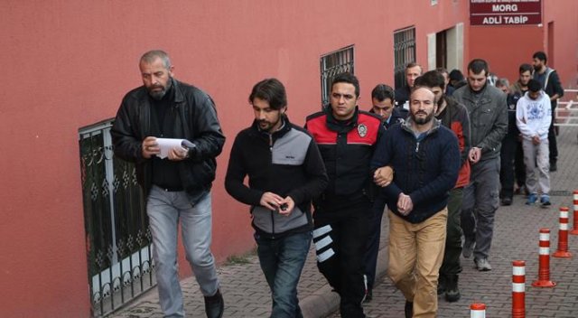 DEAŞ operasyonunda gözaltına alınan 12 kişi adliyeye sevk edildi DEAŞ operasyonunda gözaltına alınan 12 kişi adliyeye sevk edildi
