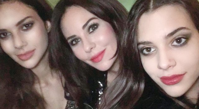 Defne, Deren ve Derin’den herkesi şaşırtan selfie Defne, Deren ve Derin’den herkesi şaşırtan selfie
