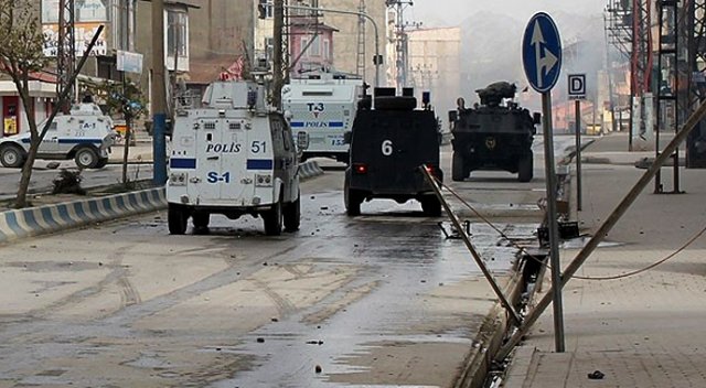 Diyarbakır'da sokağa çıkma yasağı kaldırıldı Diyarbakır'da sokağa çıkma yasağı kaldırıldı