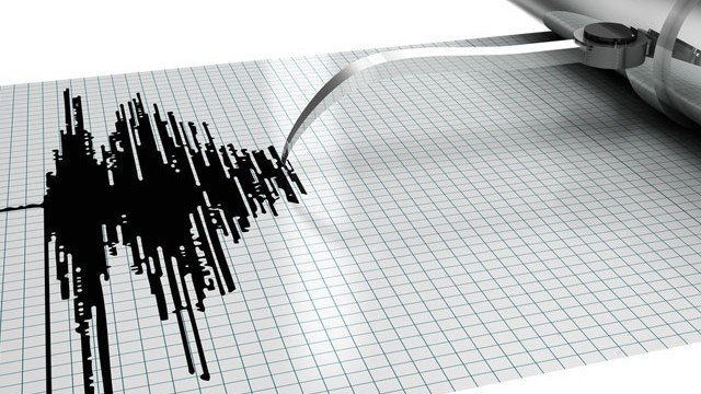 Ege Denizi&#039;nde 8 dakika arayla 2 deprem