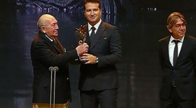 Ender Alkoçlar'dan Okan Bayülgen'e gönderme Ender Alkoçlar'dan Okan Bayülgen'e gönderme