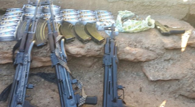 Erciş'te silah ve patlayıcı bulundu Erciş'te silah ve patlayıcı bulundu