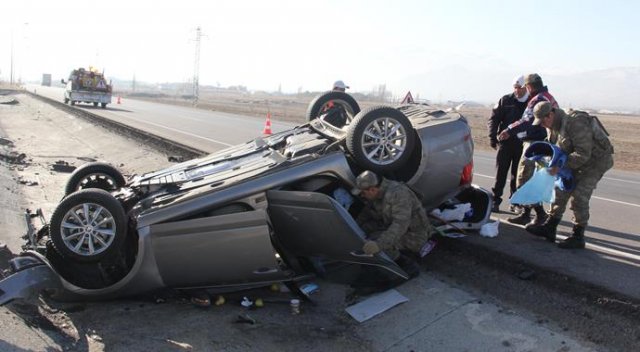 Erzincan'da trafik kazası: 5 yaralı Erzincan'da trafik kazası: 5 yaralı