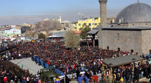 Erzurum’da binler, şehidini uğurladı Erzurum’da binler, şehidini uğurladı