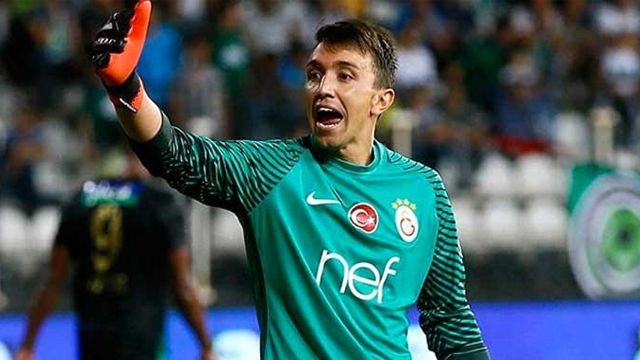 F.Bahçeli Taraftarlar, G.Saray'a küfürlü tezahürat yapınca Lig TV sesi kıstı F.Bahçeli Taraftarlar, G.Saray'a küfürlü tezahürat yapınca Lig TV sesi kıstı