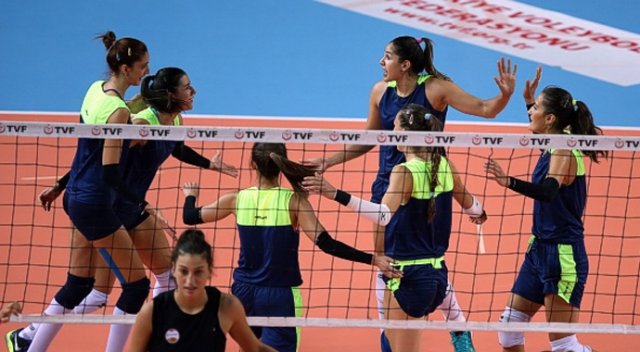 Fenerbahçe İdmanocağı'nı devirdi Fenerbahçe İdmanocağı'nı devirdi