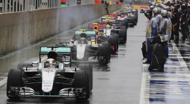 Formula 1'de şampiyonluk son yarışa kaldı Formula 1'de şampiyonluk son yarışa kaldı