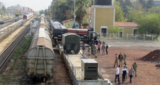 Gaziantep'e askeri sevkiyat sürüyor Gaziantep'e askeri sevkiyat sürüyor