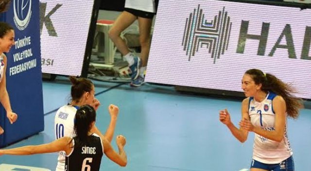 Halkbank, Eczacıbaşı&#039;nı konuk ediyor