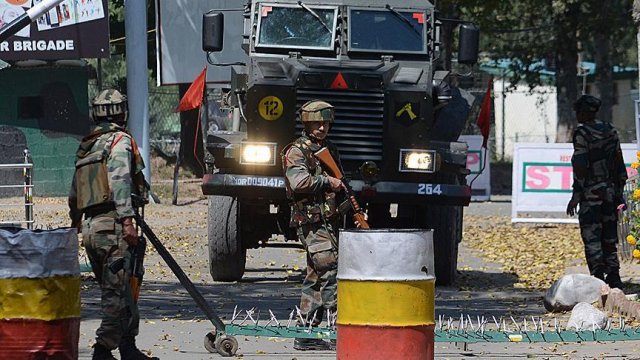 Hindistan güçleri Pakistan yanlısı köyü bastı: 4 ölü Hindistan güçleri Pakistan yanlısı köyü bastı: 4 ölü