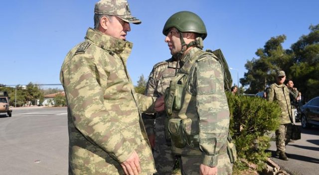 Hulusi Akar, Suriye sınırında incelemelerde bulundu Hulusi Akar, Suriye sınırında incelemelerde bulundu