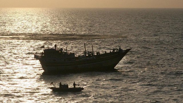 Husilere silah taşıyan İran botlarına el konuldu Husilere silah taşıyan İran botlarına el konuldu