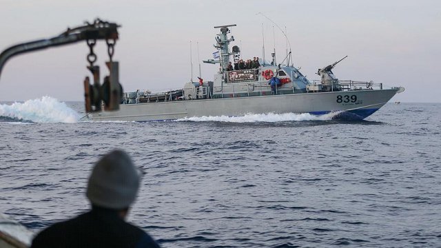 İsrail güçleri 6 Filistinli balıkçıyı gözaltına aldı İsrail güçleri 6 Filistinli balıkçıyı gözaltına aldı