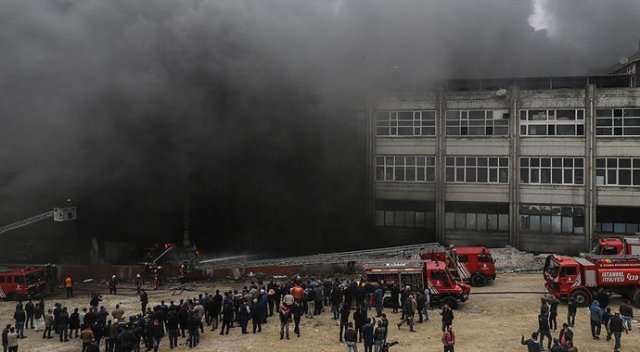 İstanbul Valisi Vasip Şahin: Bayrampaşa'daki yangın kontrol altına alındı İstanbul Valisi Vasip Şahin: Bayrampaşa'daki yangın kontrol altına alındı