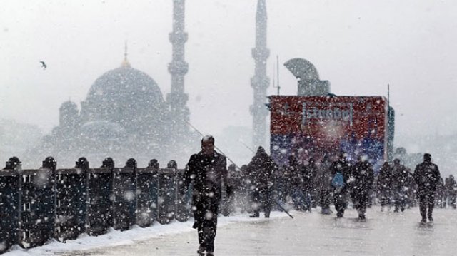 İstanbullular dikkat! Yılın ilk karı geliyor İstanbullular dikkat! Yılın ilk karı geliyor