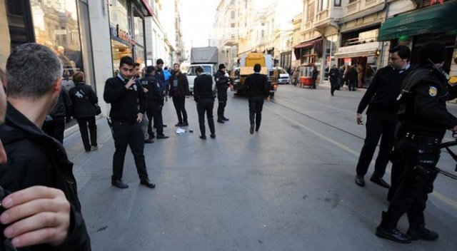 İstiklal Caddesi'nde silah sesleri! İstiklal Caddesi'nde silah sesleri!