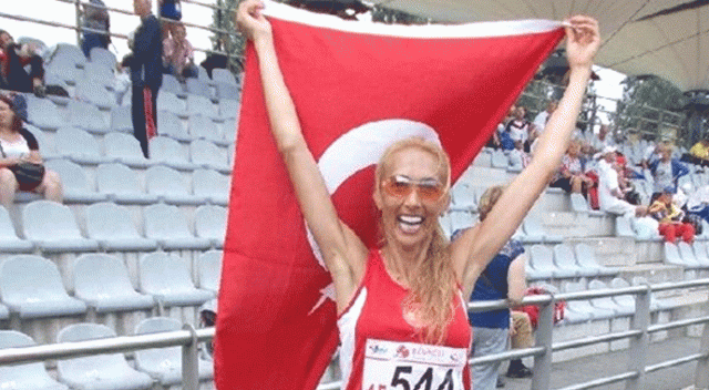İzmirli Aycan Kurtcan'dan gümüş madalya İzmirli Aycan Kurtcan'dan gümüş madalya