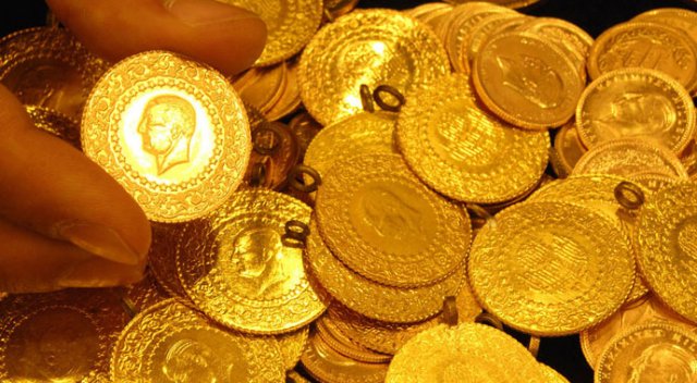 Jandarmayı görünce çaldığı altınları mideye indirdi
