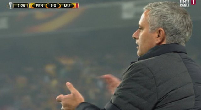 Jose Mourinho, Moussa Sow'un röveşatasını alkışladı Jose Mourinho, Moussa Sow'un röveşatasını alkışladı
