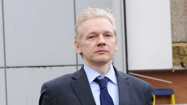 Julian Assange Londra&#039;da sorgulandı