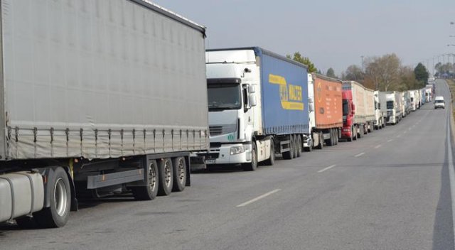 Kapıkule'de 5 kilometrelik TIR kuyruğu Kapıkule'de 5 kilometrelik TIR kuyruğu
