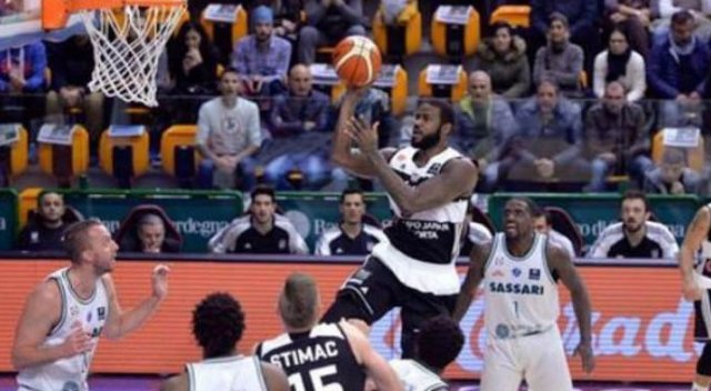 Kartal son saniyede kanatlandı