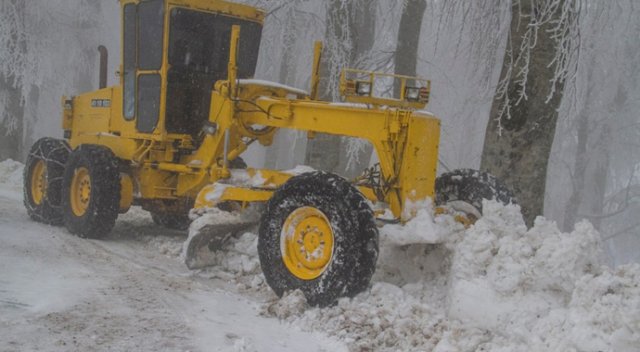 Kartepe’de kapalı yollar ekiplerce açılıyor Kartepe’de kapalı yollar ekiplerce açılıyor