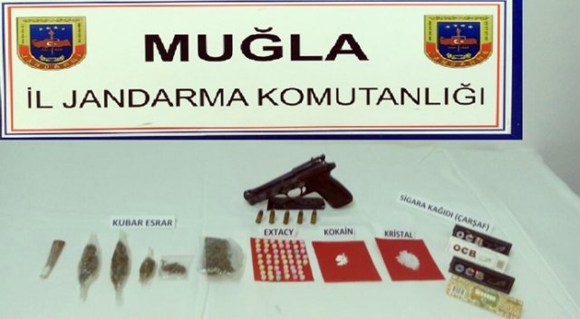 Kristal uyuşturucu ele geçirildi Kristal uyuşturucu ele geçirildi