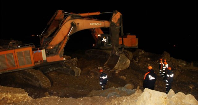 Maden köyünde kurtarma çalışmaları sürüyor Maden köyünde kurtarma çalışmaları sürüyor