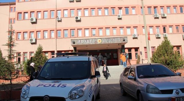 Mahkemeye götürülen tutuklu firar etti Mahkemeye götürülen tutuklu firar etti