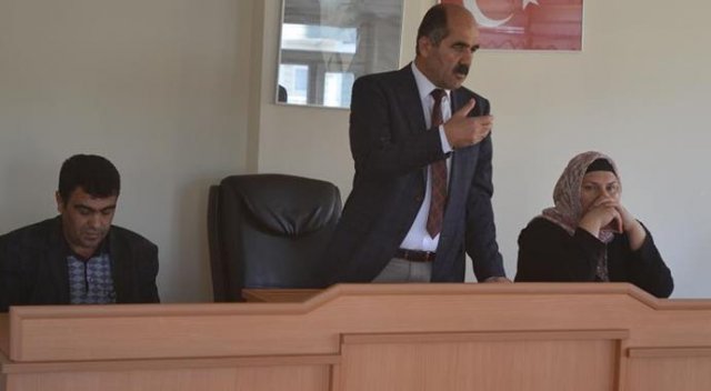 Malazgirt Belediyesi eş başkanları gözaltında Malazgirt Belediyesi eş başkanları gözaltında