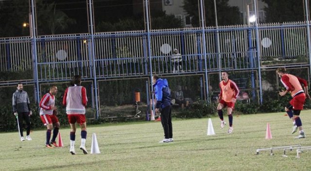 Mersin İdmanyurdu, Manisaspor'u konuk ediyor Mersin İdmanyurdu, Manisaspor'u konuk ediyor
