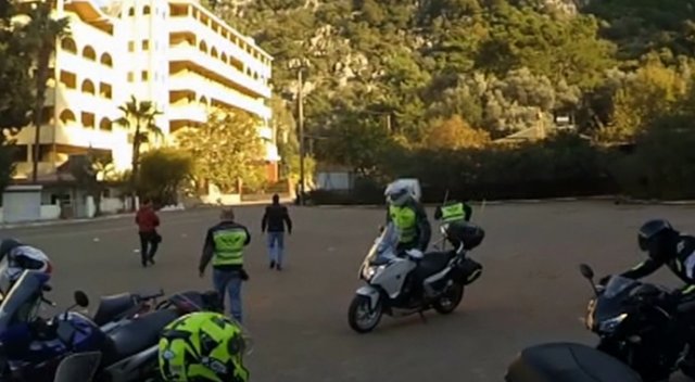 Muğla'da 3 kişinin bindiği motosiklet kaza yaptı Muğla'da 3 kişinin bindiği motosiklet kaza yaptı