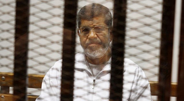 Mursi hakkındaki müebbet hapis cezası bozuldu Mursi hakkındaki müebbet hapis cezası bozuldu