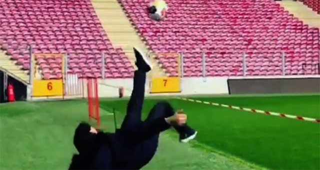 Mustafa Ceceli’den rövaşata Mustafa Ceceli’den rövaşata