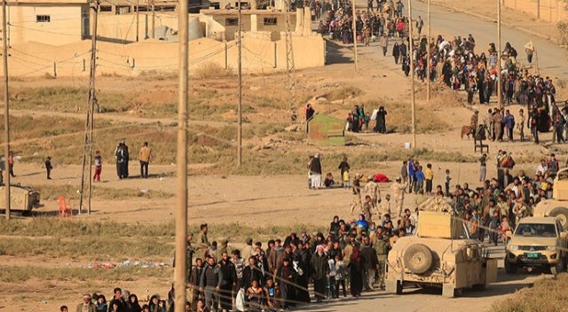 Musul'dan göç edenlerin sayısı 80 bine yaklaştı Musul'dan göç edenlerin sayısı 80 bine yaklaştı