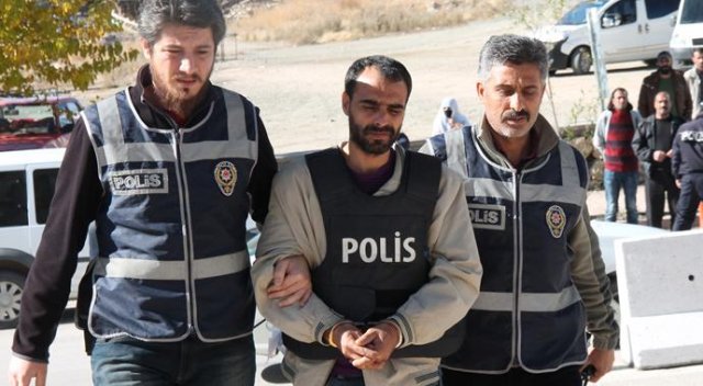 Oğlunu 1 dakikalığına görmek için gelmişti, öldürüldü... Oğlunu 1 dakikalığına görmek için gelmişti, öldürüldü...