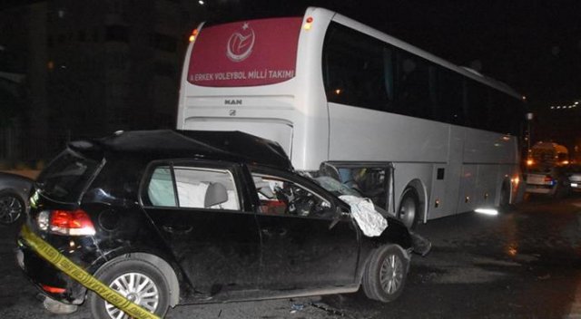 Otobüs ile otomobil çarpıştı: 1 ölü Otobüs ile otomobil çarpıştı: 1 ölü