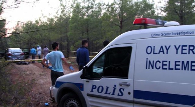Paraşüt pilotu yol kenarında ölü bulundu