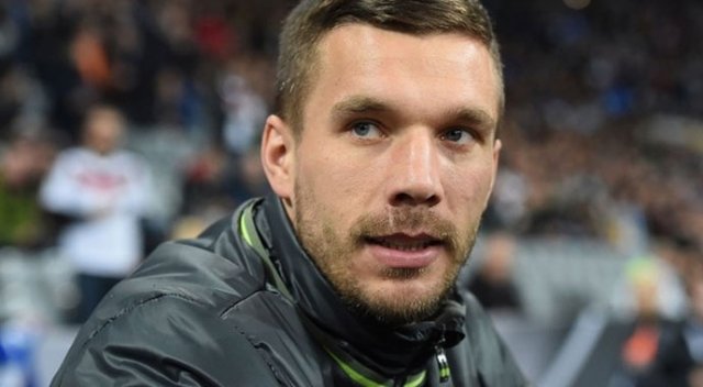 Podolski gidiyor Podolski gidiyor