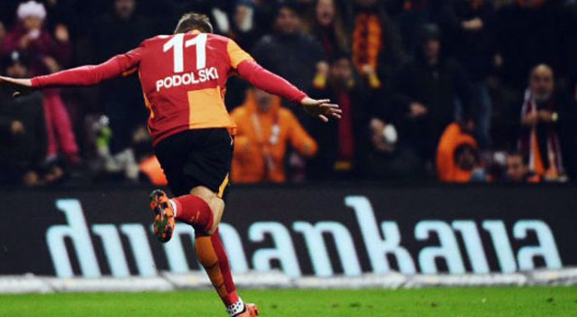 Podolski derbi öncesi ortamı yaktı!
