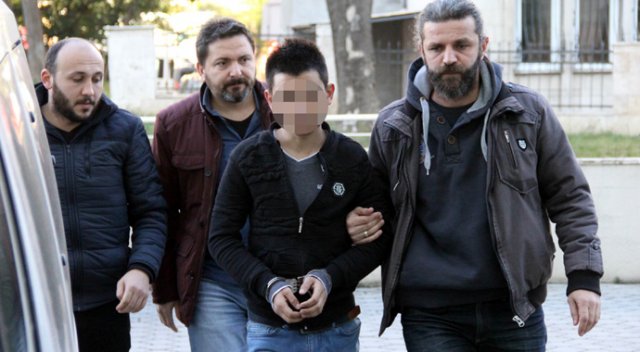 Polisi görünce bonzai paketini fırlatıp kaçtı ama...