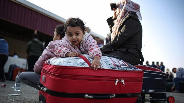 Refah Sınır Kapısı'ndan geçişler devam ediyor Refah Sınır Kapısı'ndan geçişler devam ediyor