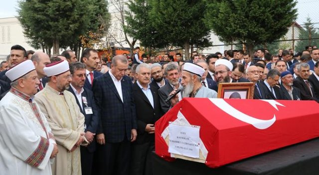 Şehit kaymakamın cenazesinde bir acı haber daha! Şehit kaymakamın cenazesinde bir acı haber daha!
