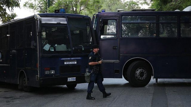 Selanik'te 'anarşistler' ABD Konsolosluğunu bastı