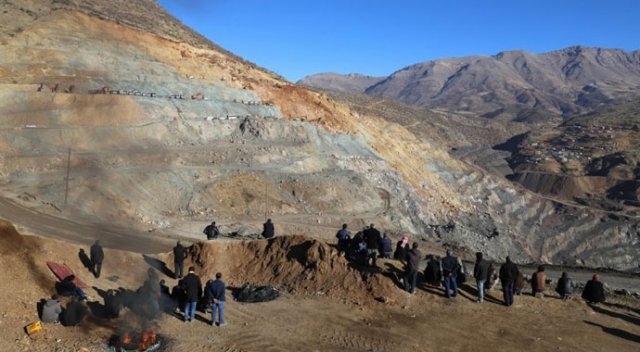 Siirt'teki madende bir işçinin daha cansız bedenine ulaşıldı Siirt'teki madende bir işçinin daha cansız bedenine ulaşıldı