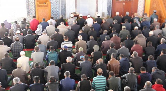 Şırnak’ta 8 ay sonra ilk cuma namazı kılındı Şırnak’ta 8 ay sonra ilk cuma namazı kılındı