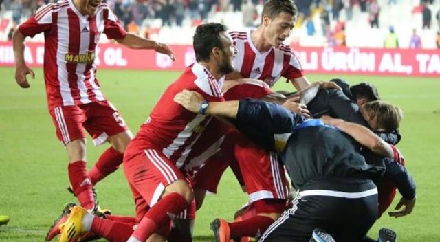 Sivasspor ilk kez Ümraniyespor karşısında