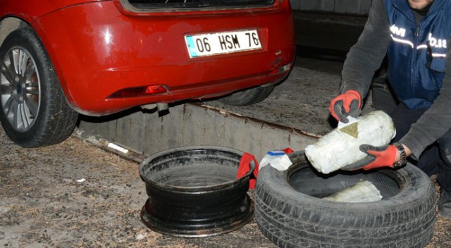Stepne lastiğinden 10 kilo esrar çıktı